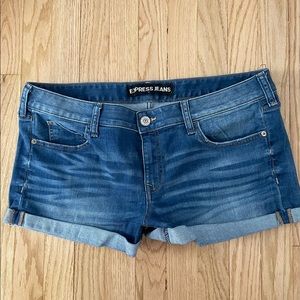 Express Cuffed Shortie